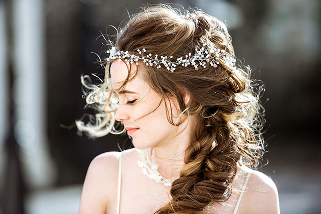 Instagramで発見 ゆるふわヘア かすみ草の花嫁ヘアスタイル 結婚式