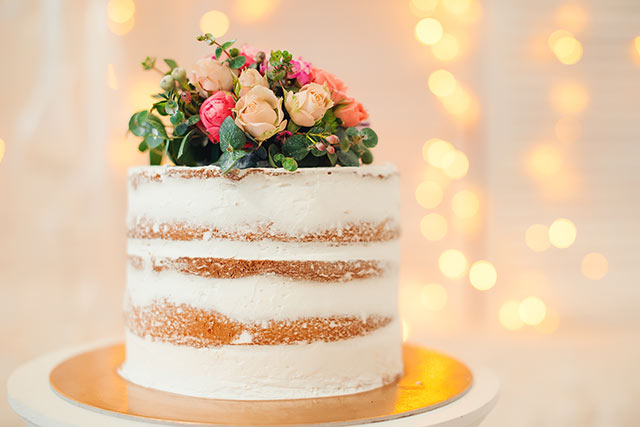 話題沸騰 Ny生まれのウエディングケーキ ネイキッドケーキ とは 結婚式準備 Com