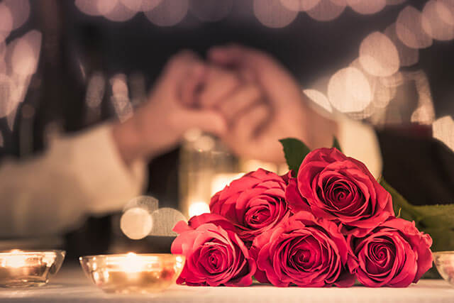指輪以外のプレゼントならバラの花を 花束でプロポーズする方法 結婚式準備 Com