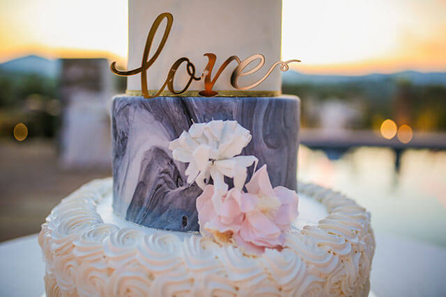 ハワイウェディングにウェディングケーキを手配する費用相場と手配方法 結婚式準備 Com