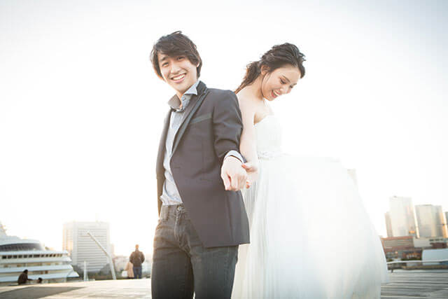 ウェディングフォトグラファーのお仕事 結婚最幸の思い出を作る 自然な一瞬を撮る 人気フォトグラファー撮影秘話 結婚式準備 Com