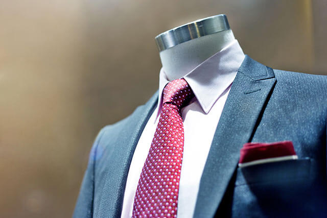 男性ゲスト必読！結婚式のネクタイの色や柄のマナー。スーツをおしゃれにコーデする色や小物の選び方