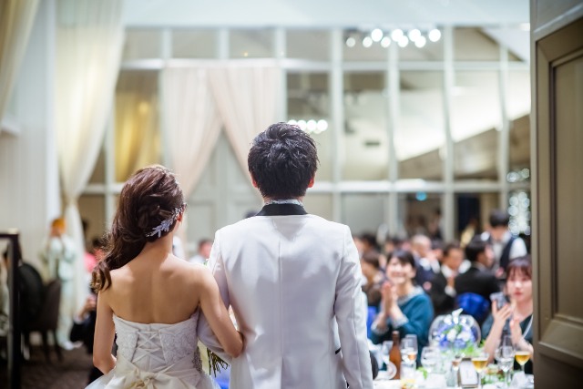 結婚式には誰を呼ぶ 披露宴の招待客の選び方のポイントと注意点 結婚式準備 Com