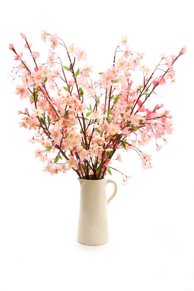 テーブルに桜を飾る