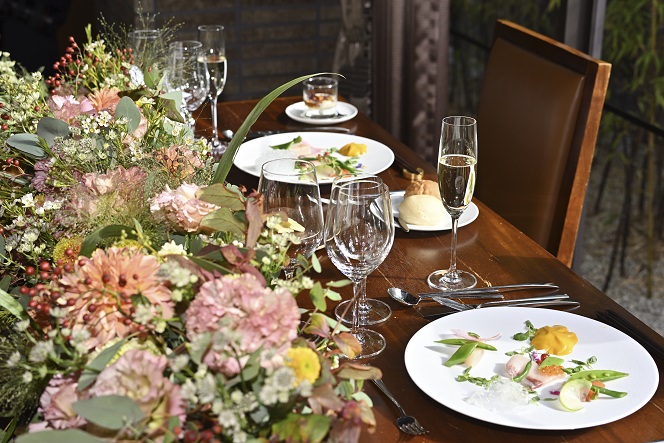 会食スタイルの『食事会ウェディング』とは家族のみ、少人数ゲストのみの結婚式