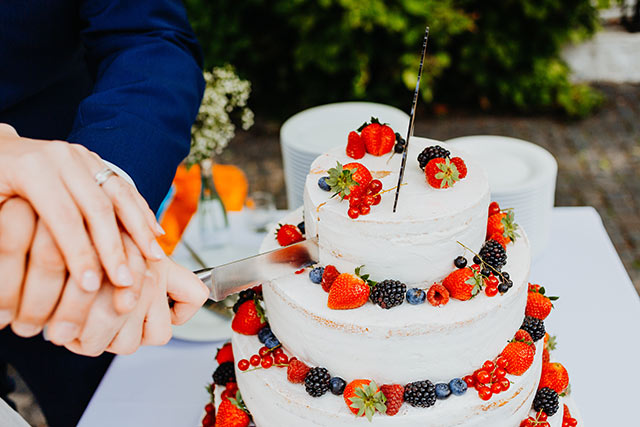 ケーキ入刀の代わりになるウェディングケーキを使う演出アイデア 結婚式準備 Com