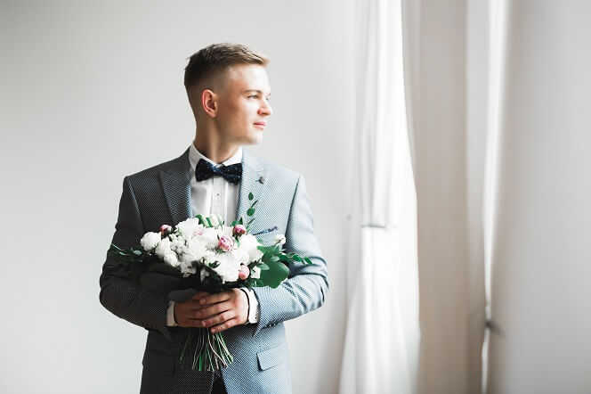 結婚式の新郎衣装「タキシード」をおしゃれに着こなす基礎知識。人気カラー、コーディネートやお色直し、レンタルか購入か…選び方完全ガイド 結婚式