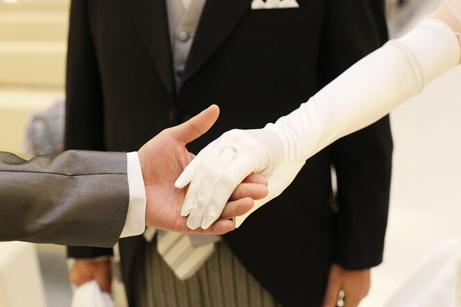 家族のみ、親族のみの少人数結婚式を盛り上げるのに司会は必要