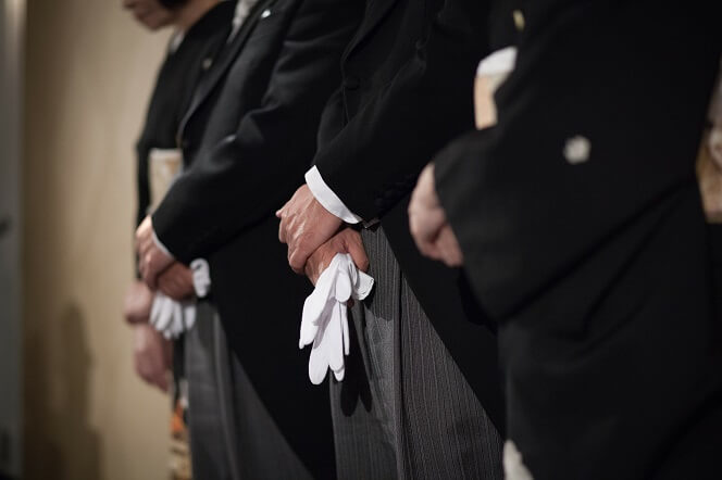 父親の服装の格に合わせる場合の服装