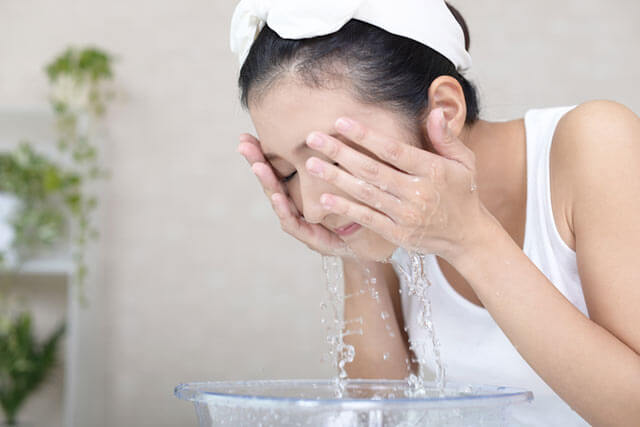 水で洗顔