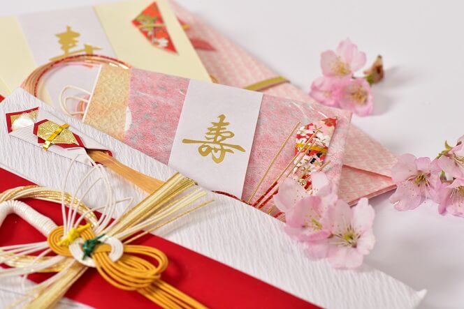 オンライン結婚式のご祝儀と相場。リモート参加ゲストは無料か会費という方法も
