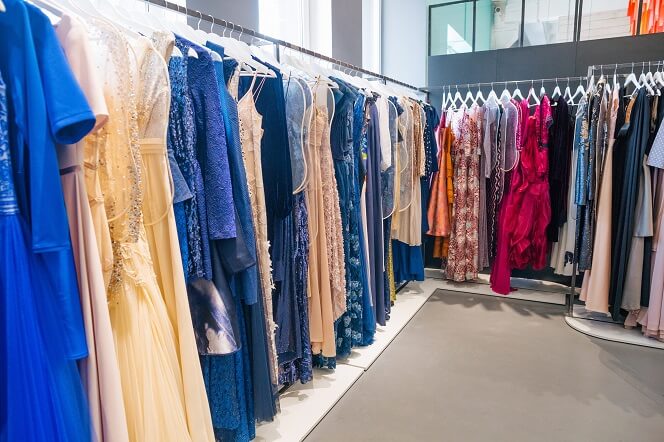結婚式の母親のドレスは正礼装のスタイルから選ぶのが一般的