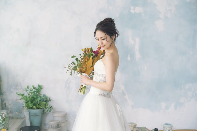 結婚式二次会の花嫁ドレス・ワンピースの手配方法や費用相場